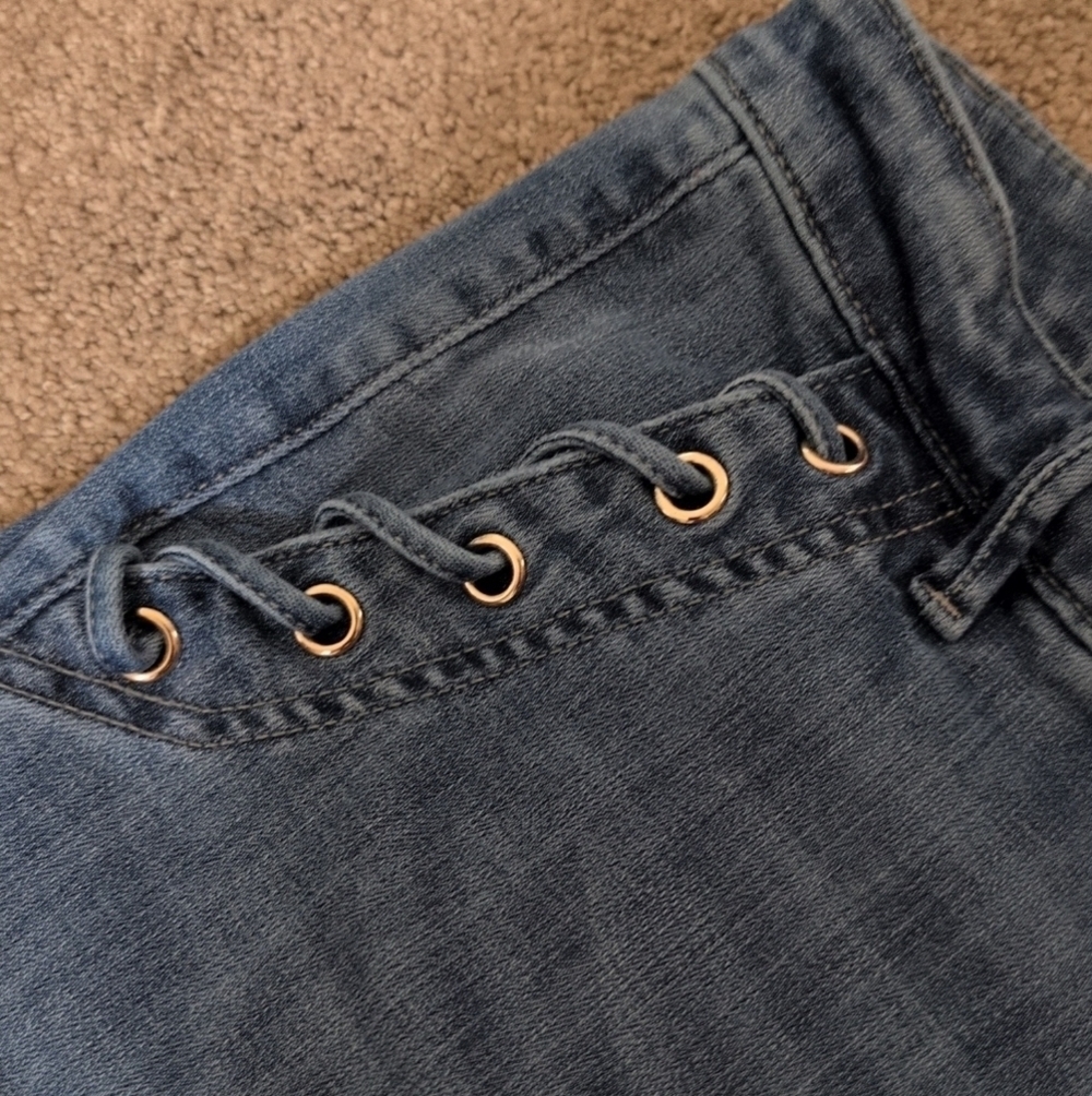 White House Black Market High Rise Slim Everyday Soft Grommet Pocket Detail Jean - Picture 10 of 10
